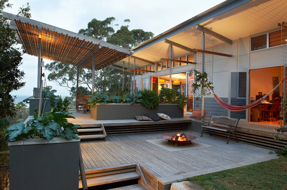 Another eye candy backyard layout, but this one begins to use the stepped yard in interesting seating functions. It's also intriguing how each step down gets more pervious/less hard of a surface.