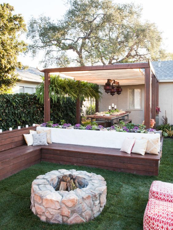 The last backyard layout for this week is the most manageable of the bunch. I like how the step down to the yard begins to incorporate the seating for the next space use, as well as the fact that the spaces don't feel too disjointed.