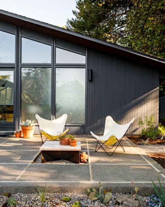 I can't quite tell from this image whether this poured patio paver system has sand built-into the edging or is simply beveled. I love the mid-century look, though, and the fact that the fire/coffee table base is a void in the layout.