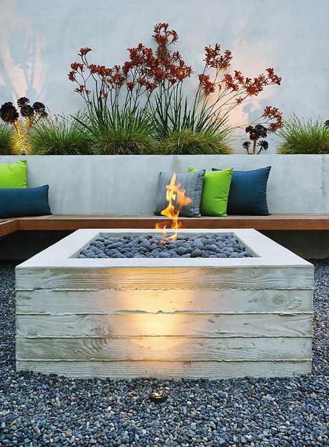 There's something about board-formed concrete that gets me every time! This modern patio design isn't for the faint of heart (or light in budget) but it sure is a delight. Backyard inspiration via www.L-2-Design.com