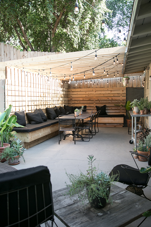 Another great backyard addition with string lights comes from SFbyBay, with a welcoming combination of covered and open spaces that work for any weather scenario. #backyard inspiration via www.L-2-Design.com
