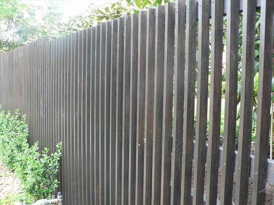 This modern vertical fence design shows the beauty in the precision of a consistent screw connection location. #backyard inspiration via www.L-2-Design.com